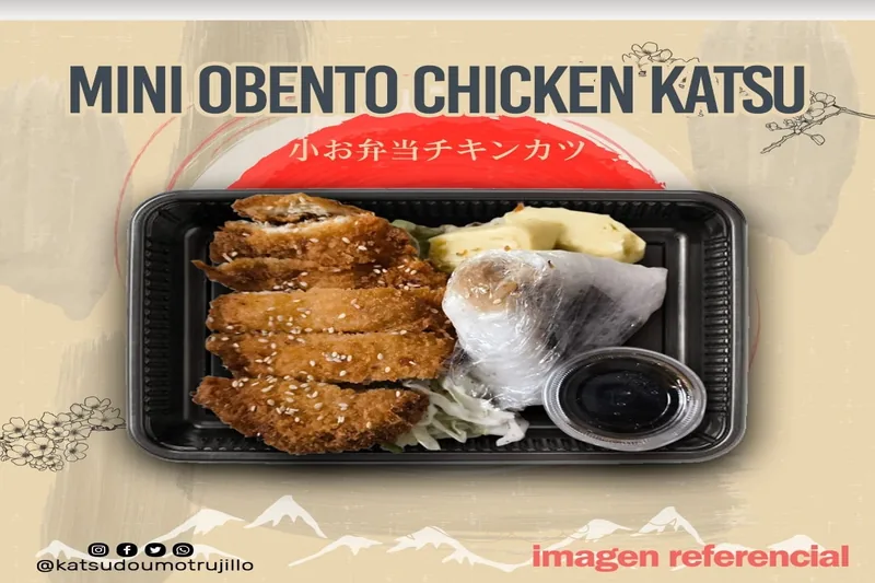 Mini Obento Chicken Katsu — media porción de pollo panko con tamagoyaki y onigiri